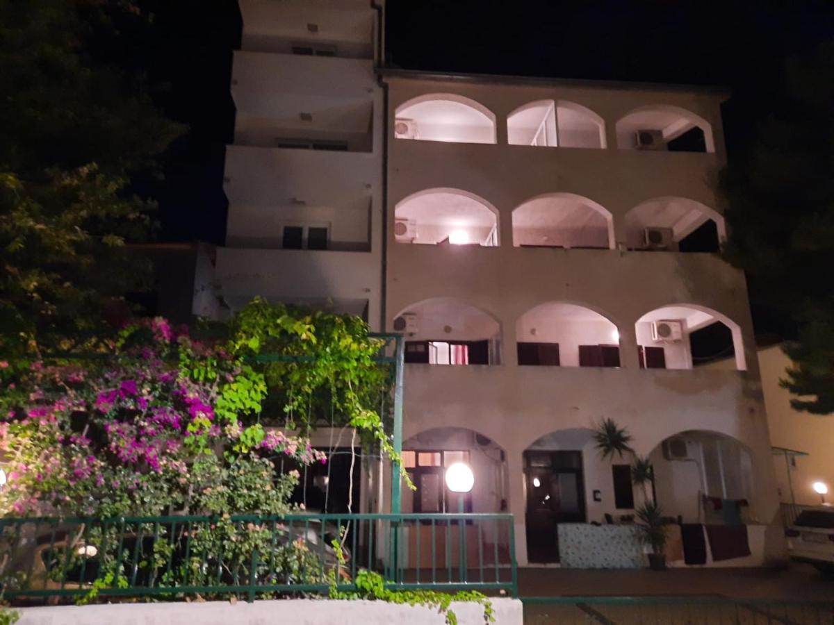 Apartmani R&B Radalj Макарська Екстер'єр фото