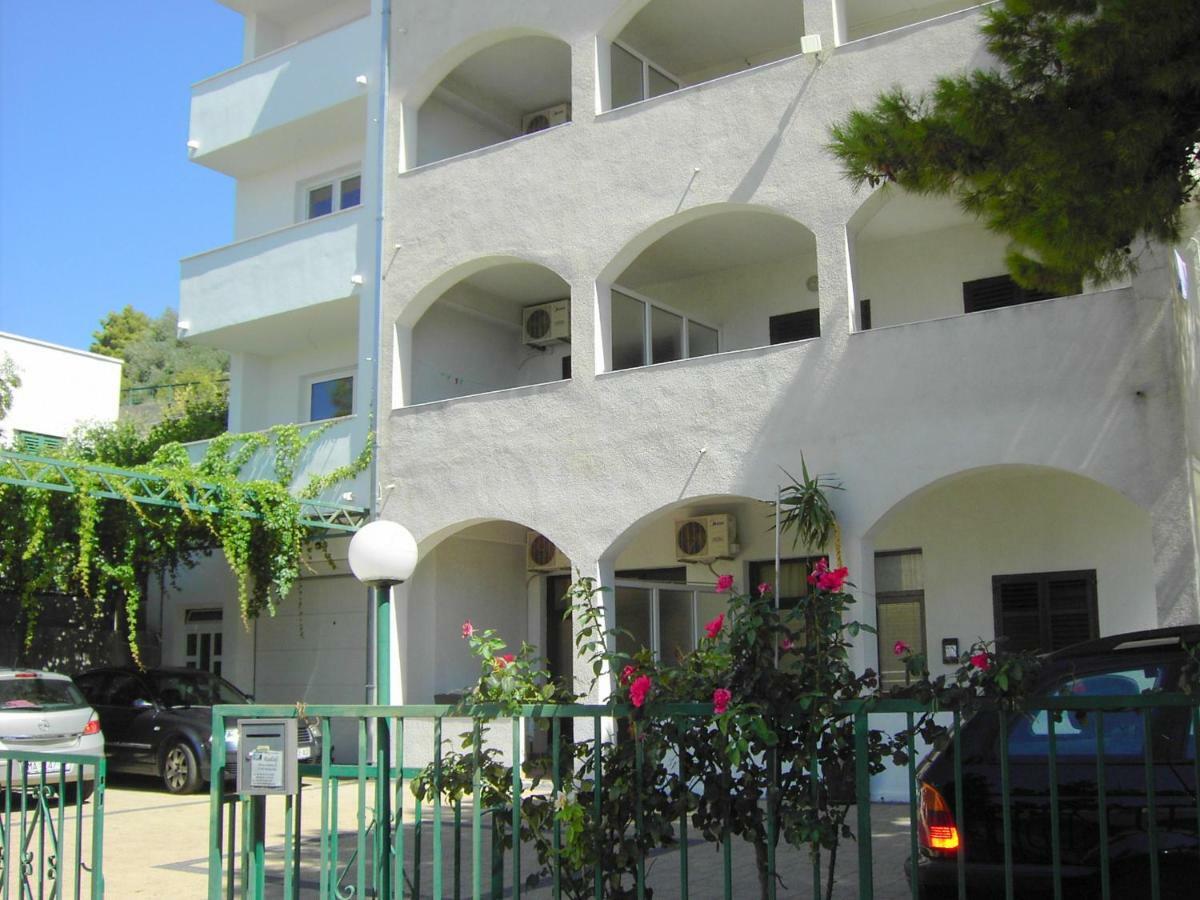 Apartmani R&B Radalj Макарська Екстер'єр фото