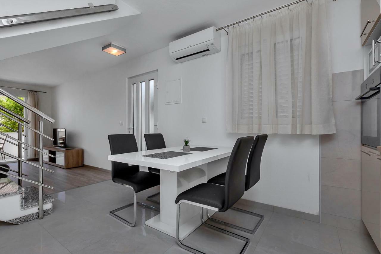 Apartmani R&B Radalj Макарська Екстер'єр фото